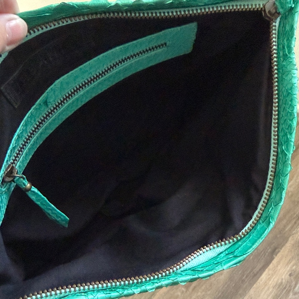 URBANT Leather Turquoise/GREEN Oversized Wristlet/ Clutch. - Picture 6 of 10
